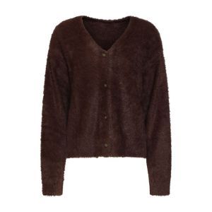  775